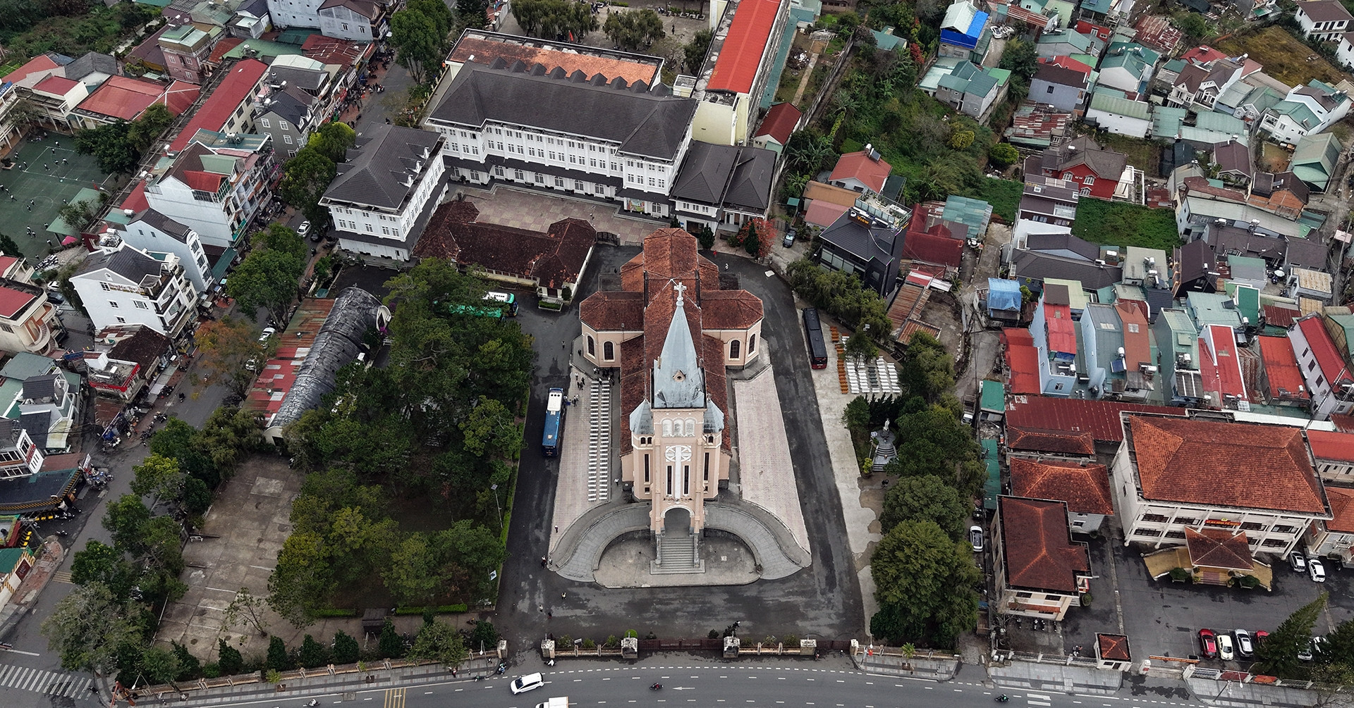 Century-old French cathedral draws visitors to central Da Lat