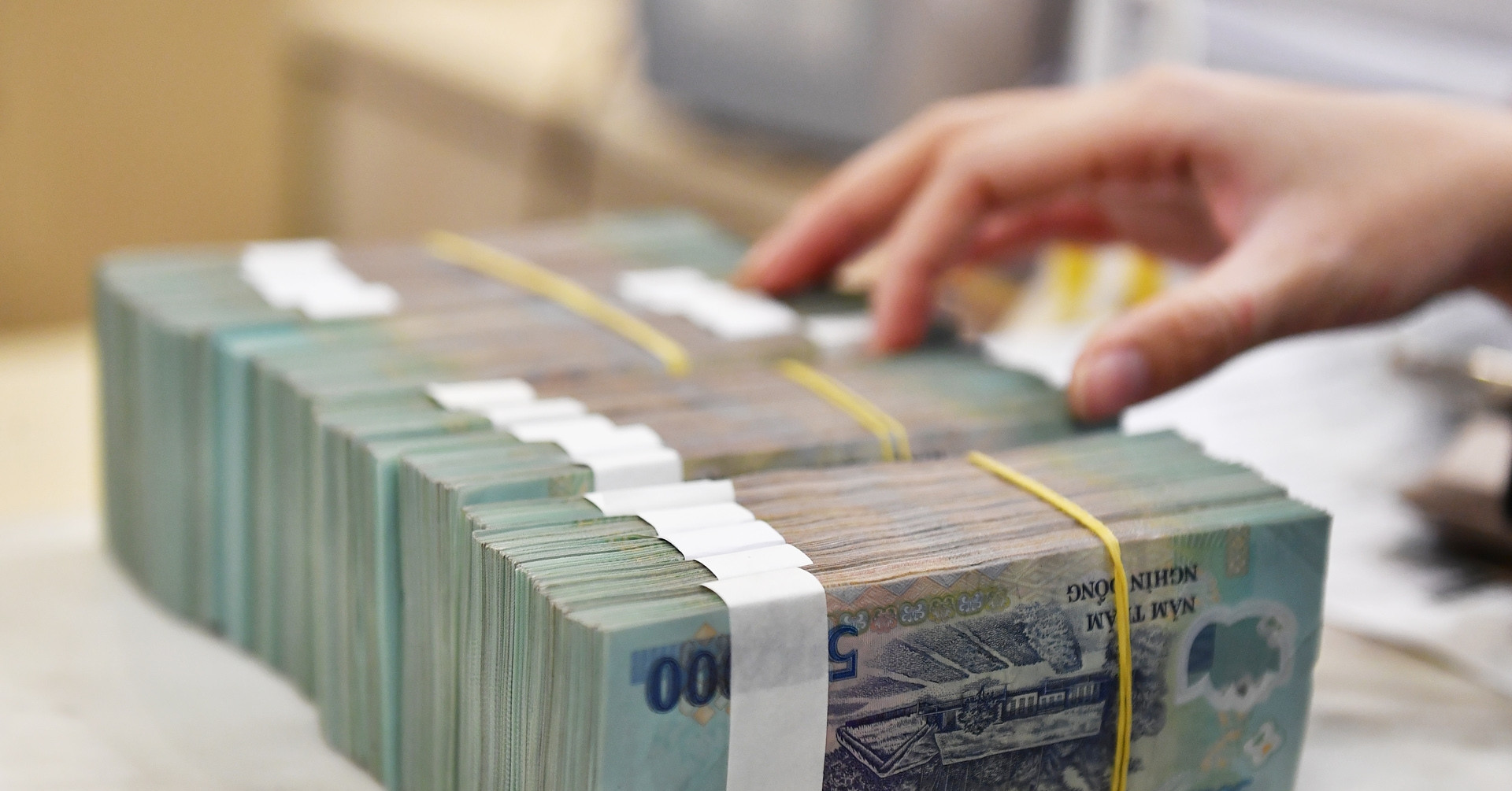 Vietnam’s budget revenue rises on FDI, private sector boost in Q1 2025