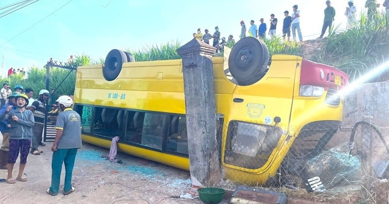 20 students injured in Gia Lai school bus crash