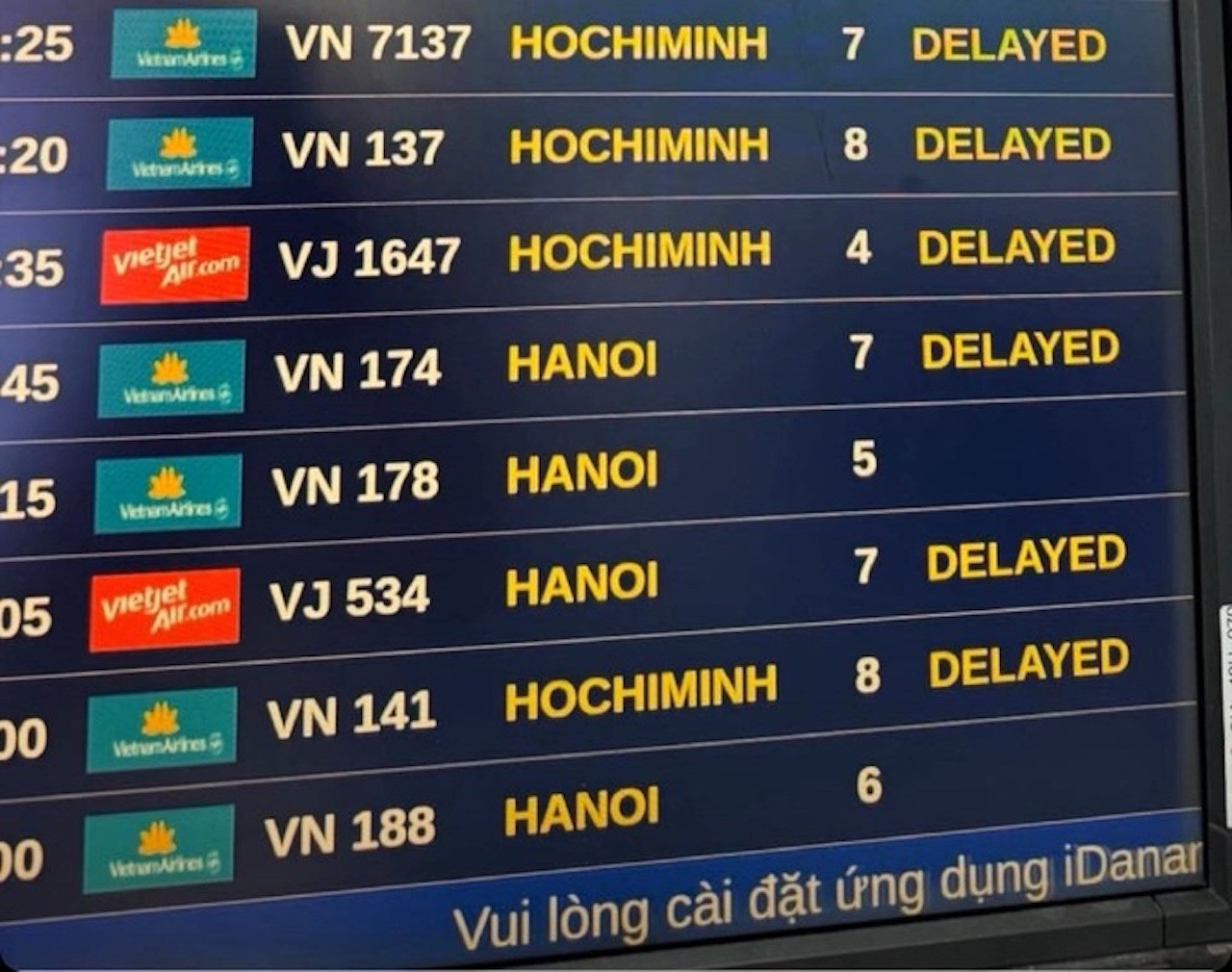 cac chuyen bay bi delayed 07162351.jpg
