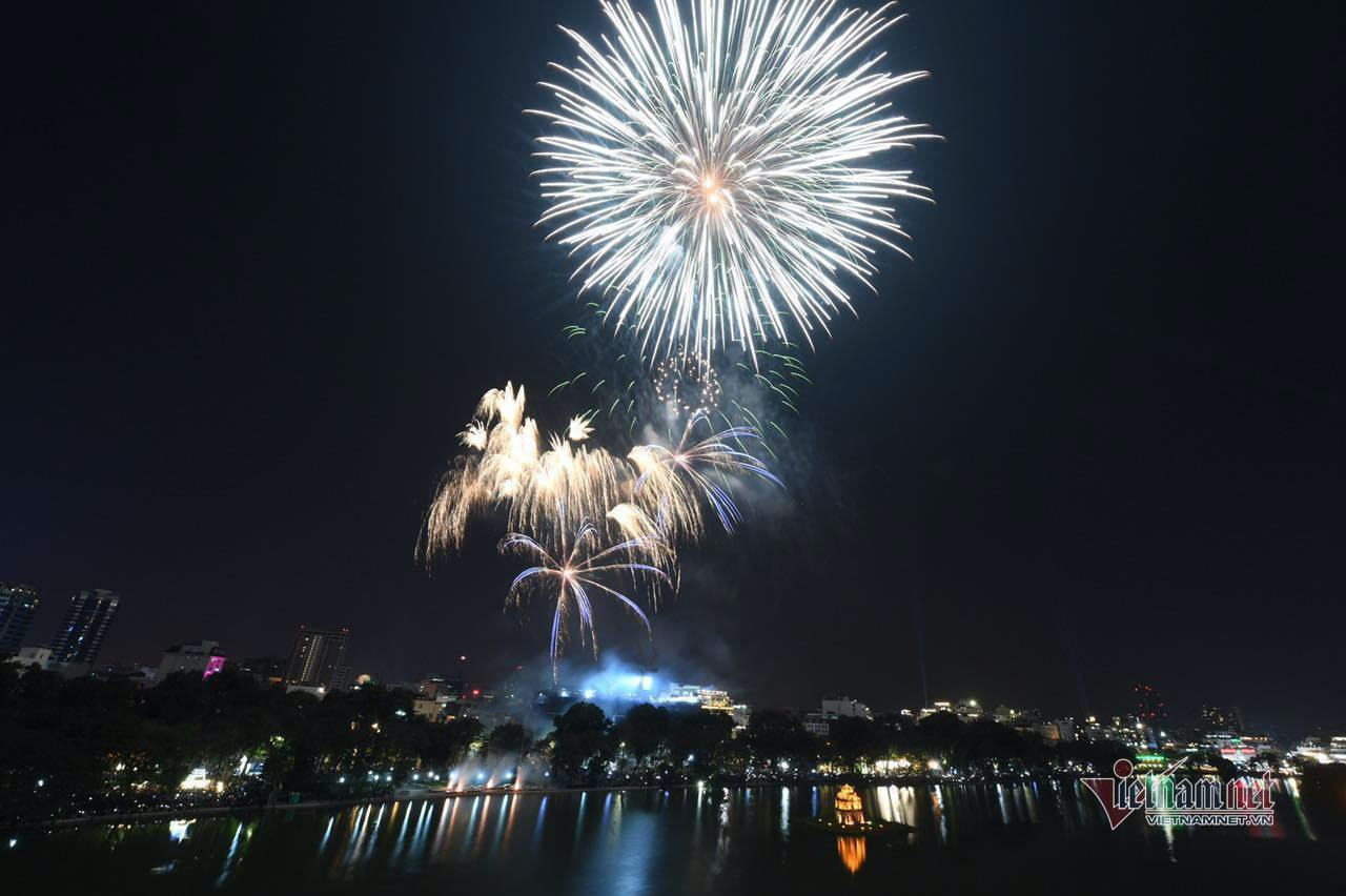 ban phao hoa 88474.jpeg