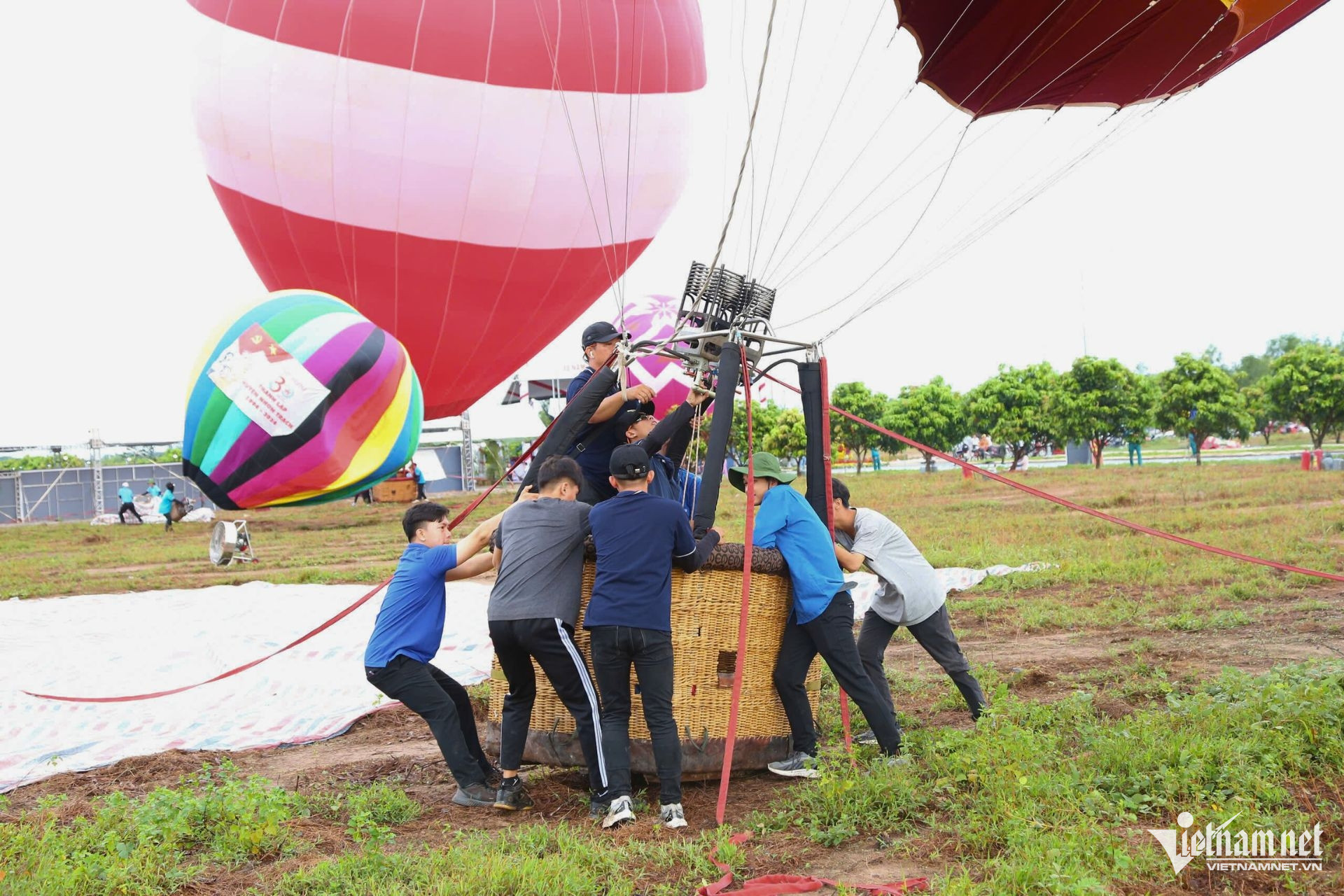 W-khinh khi cau2.jpg