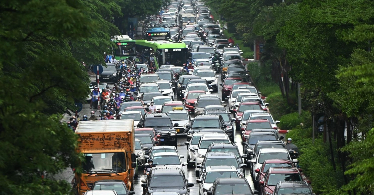 Vietnam’s traffic jam blame game: Cars or motorbikes?