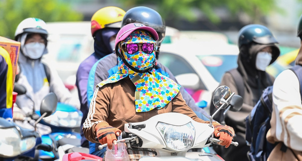 Blistering heat pushes 'feels-like' temperature to 53°C in Ho Chi Minh City