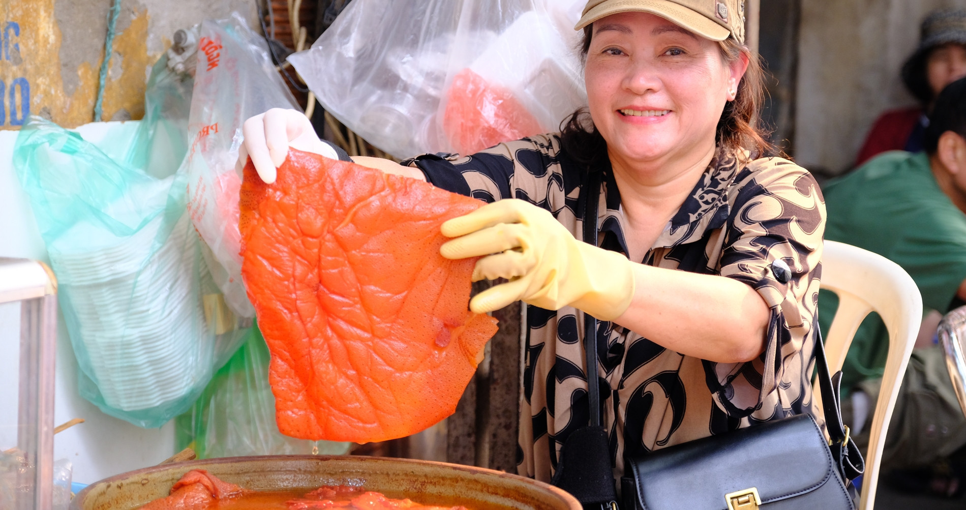 Hanoi jellyfish shop preserves a 100-year-old culinary treasure