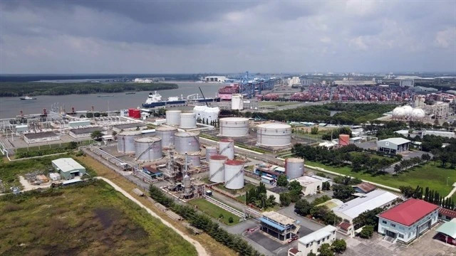 Tariff cuts welcomed but LNG needs policy reforms: experts
