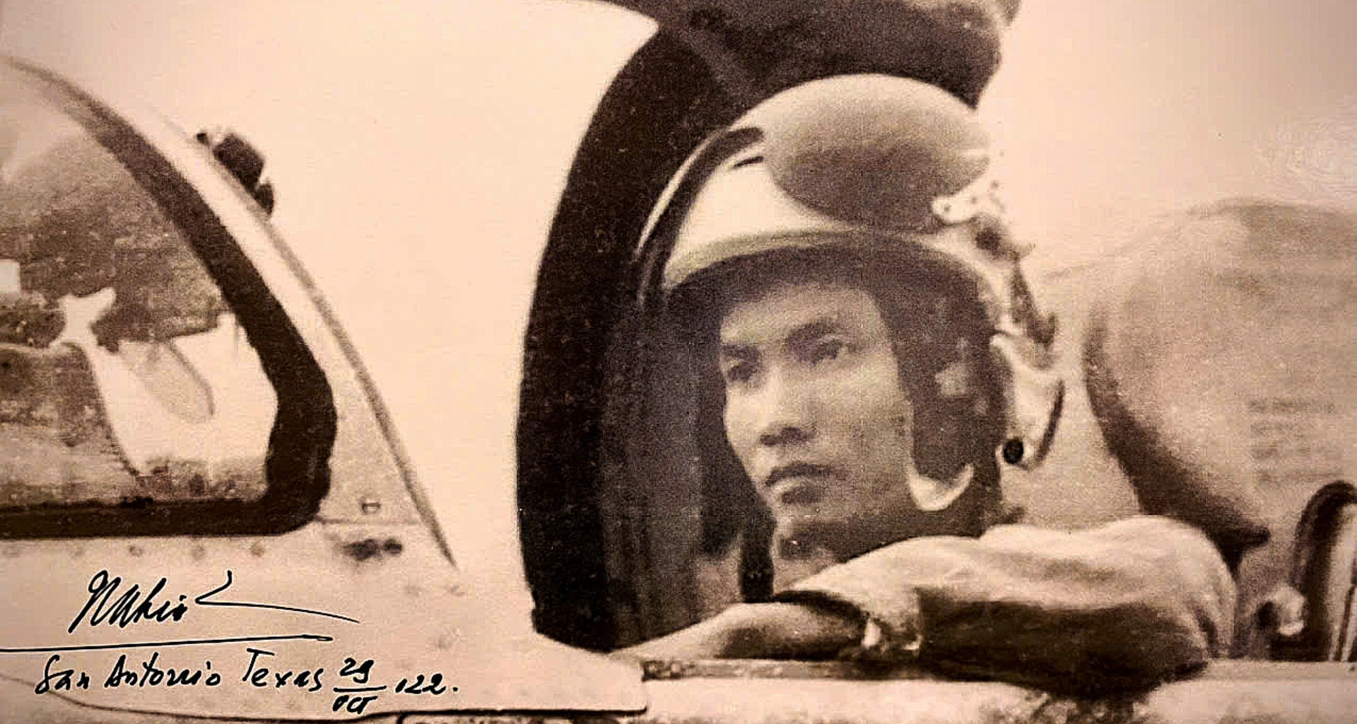 The pilot who flew above Saigon on Vietnam’s day of victory