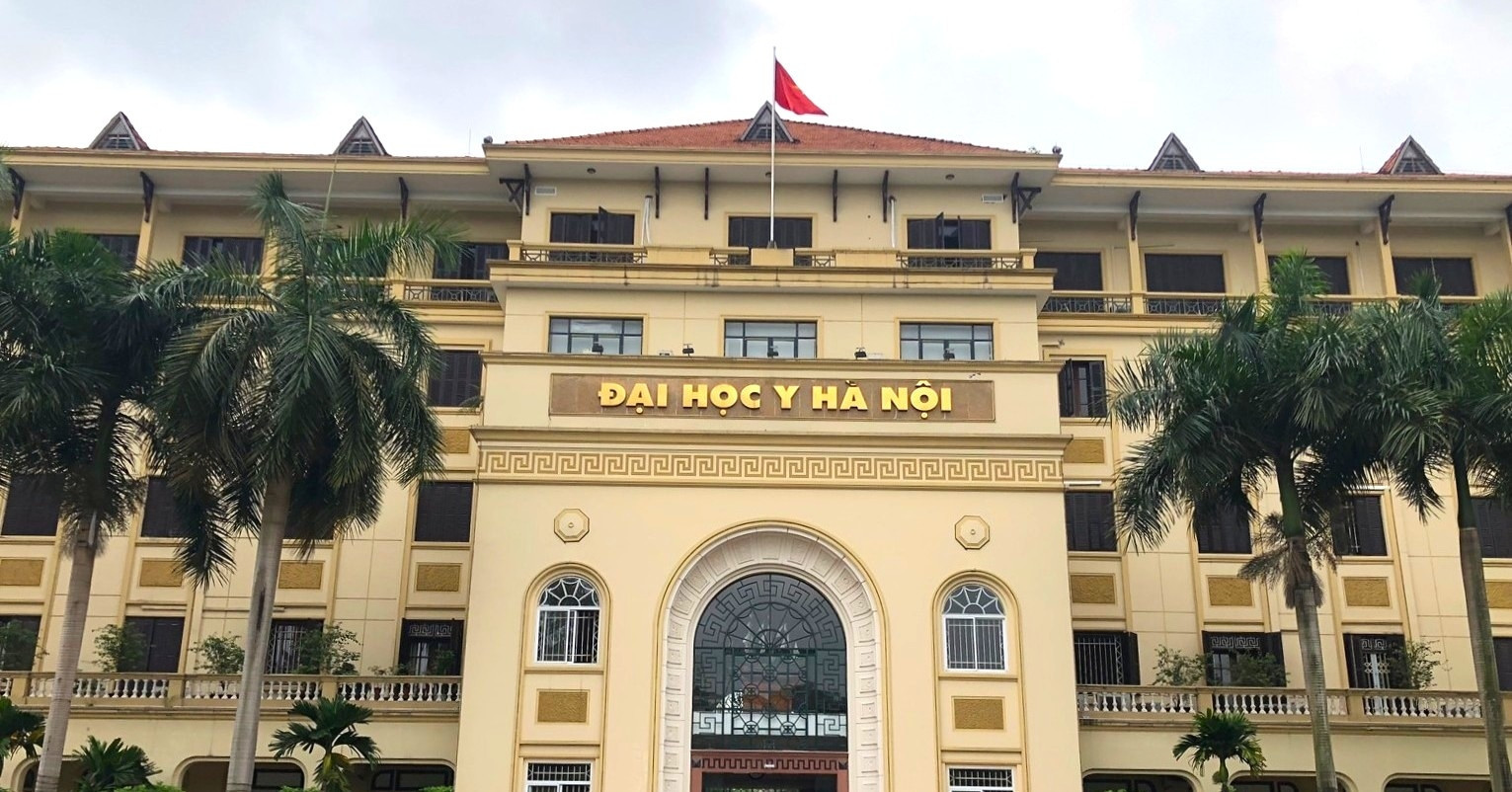 Hanoi Medical University enforces dress code banning short skirts, ripped jeans