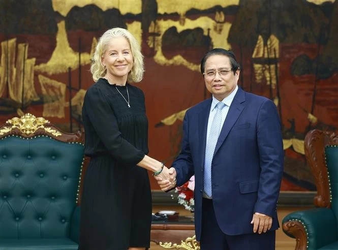 PM urges SYRE to invest in green, circular textile industry in Vietnam