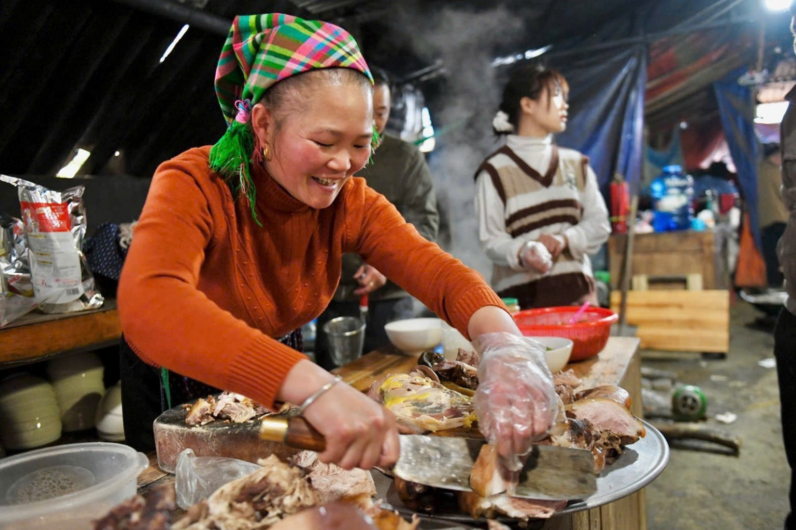 a2Đến phiên chợ Lùng Phình thưởng .jpg