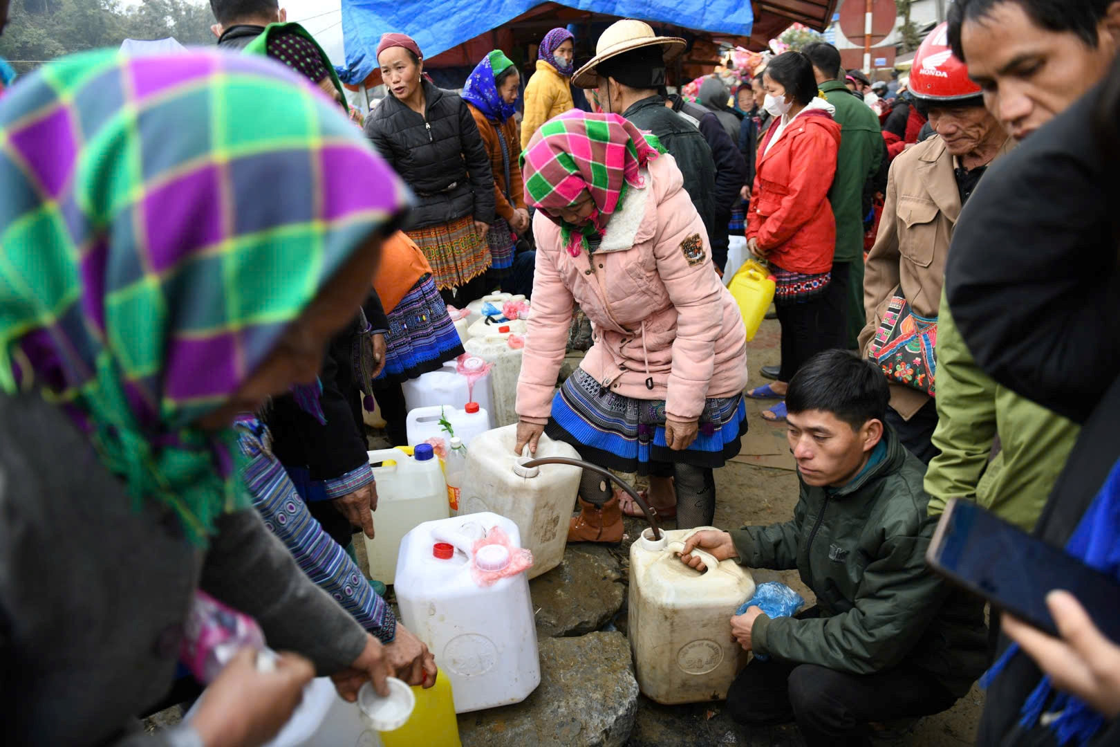 a7Đến phiên chợ Lùng Phình thưởng .jpg