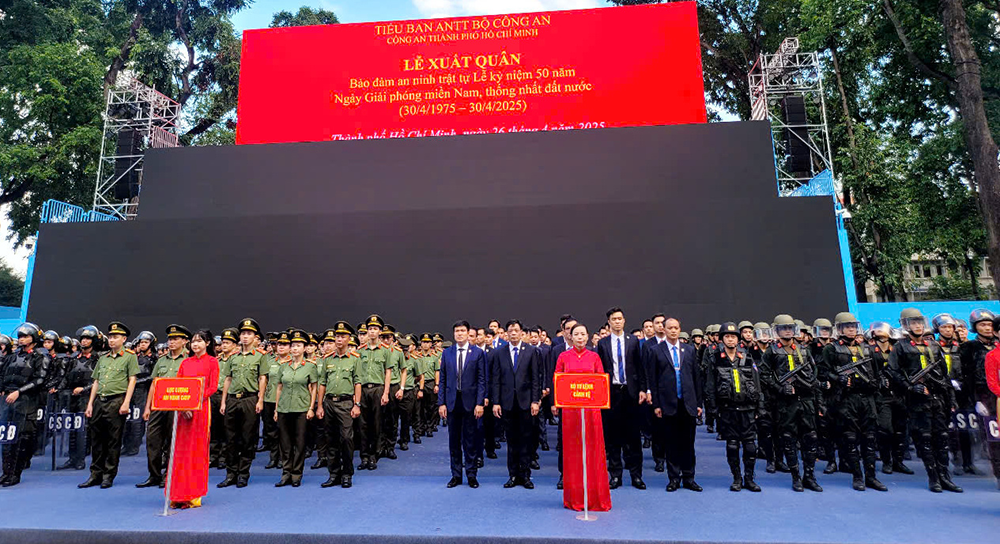 Cong an TPHCM xuat quan 4.png