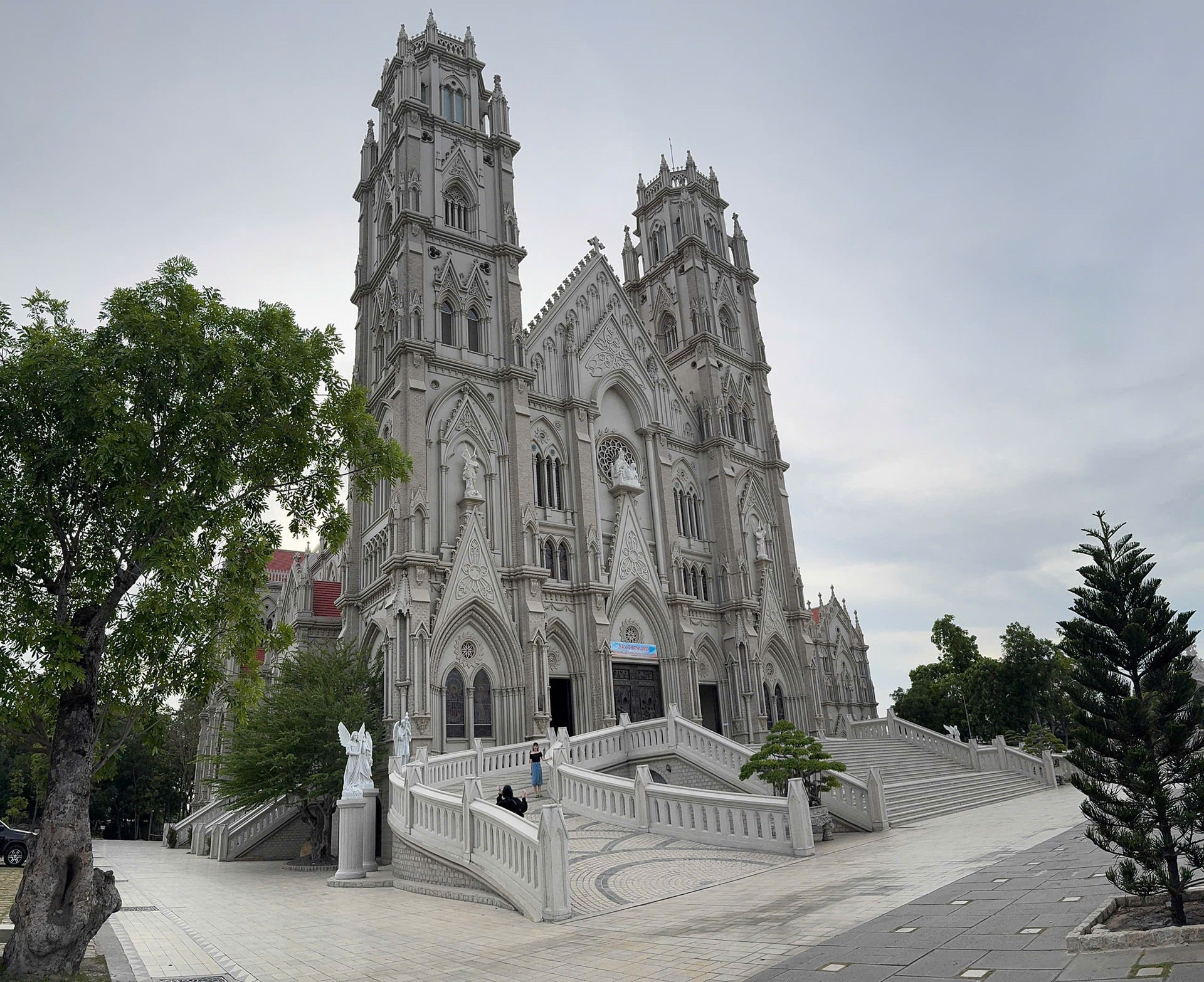 vietnam church8.jpg