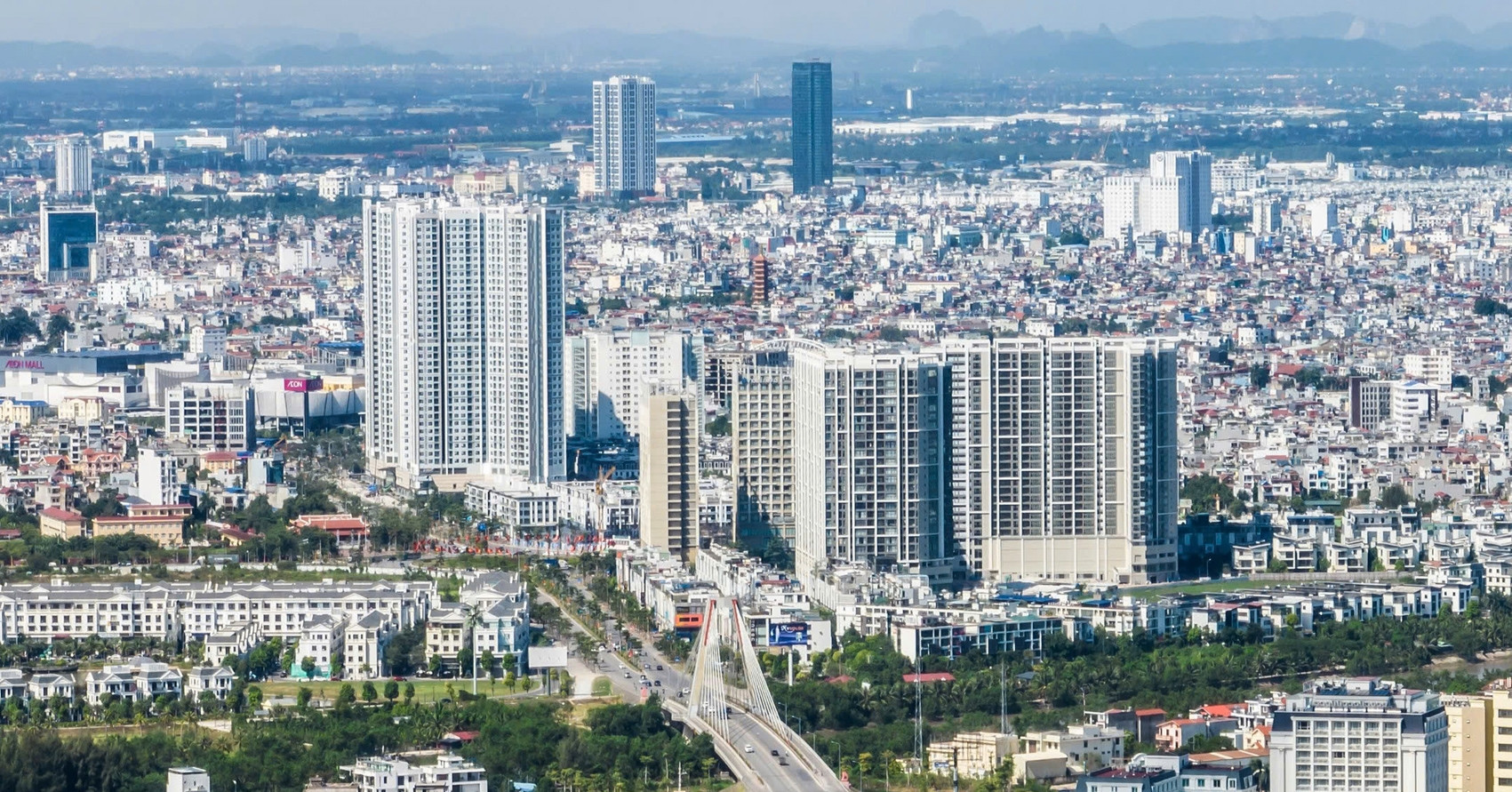 Hai Phong awarded 'Hero City' title on 70th liberation anniversary