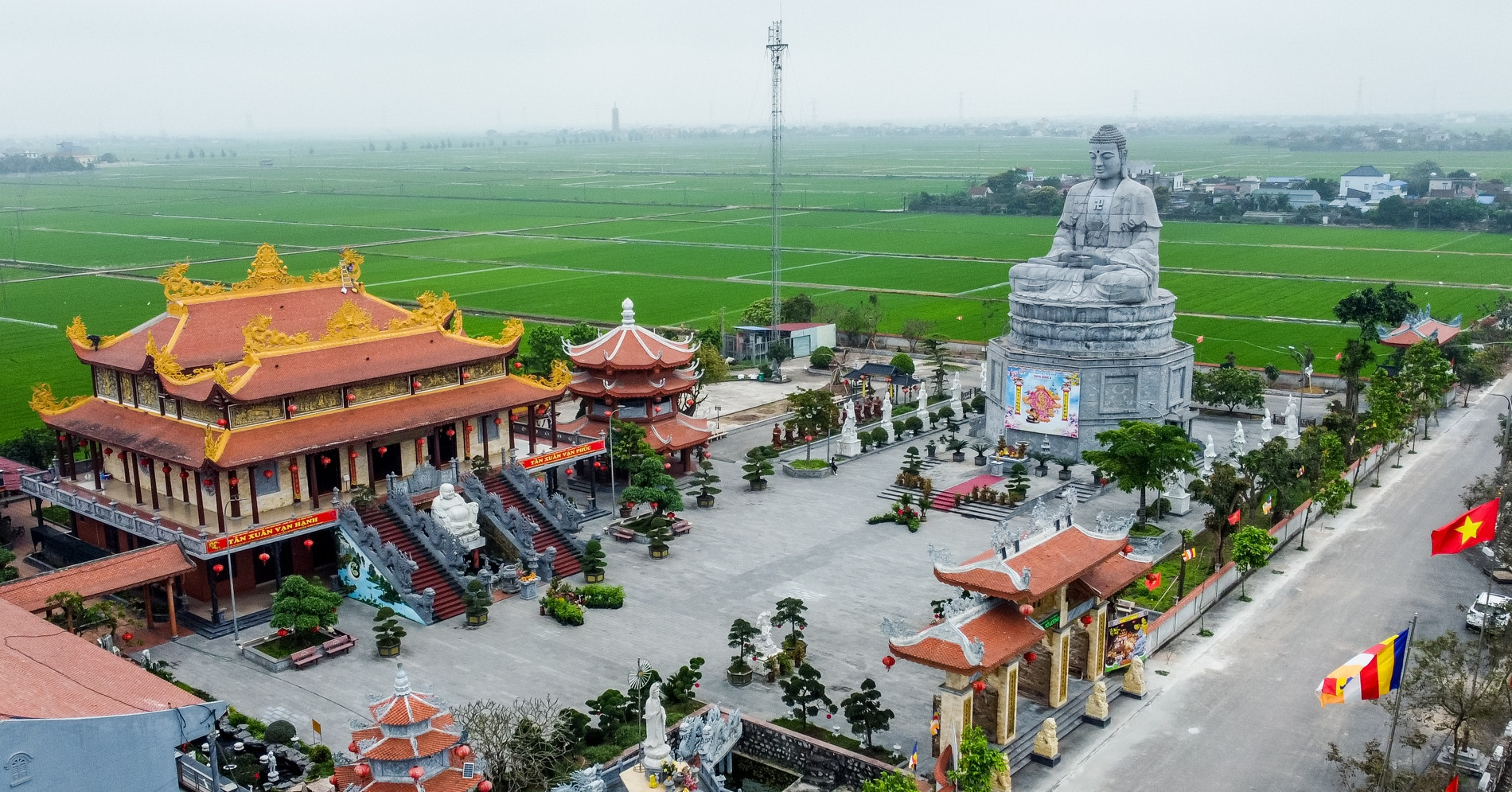Nam Dinh pagoda boasts Vietnam’s largest green stone Amitabha Buddha