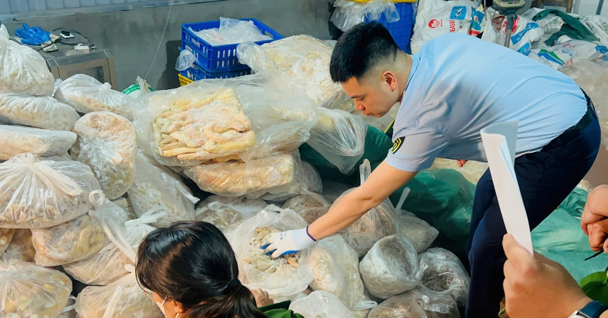 Over 10 tons of rotten animal organs seized before reaching Hanoi markets