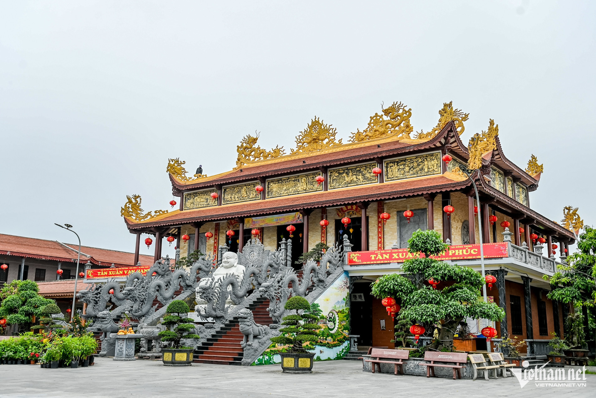 vietnam pagoda1.jpg