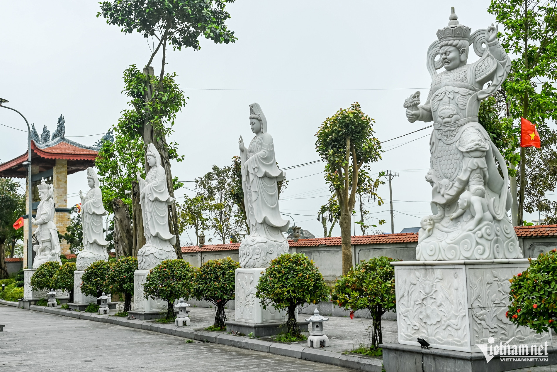 vietnam pagoda12.jpg