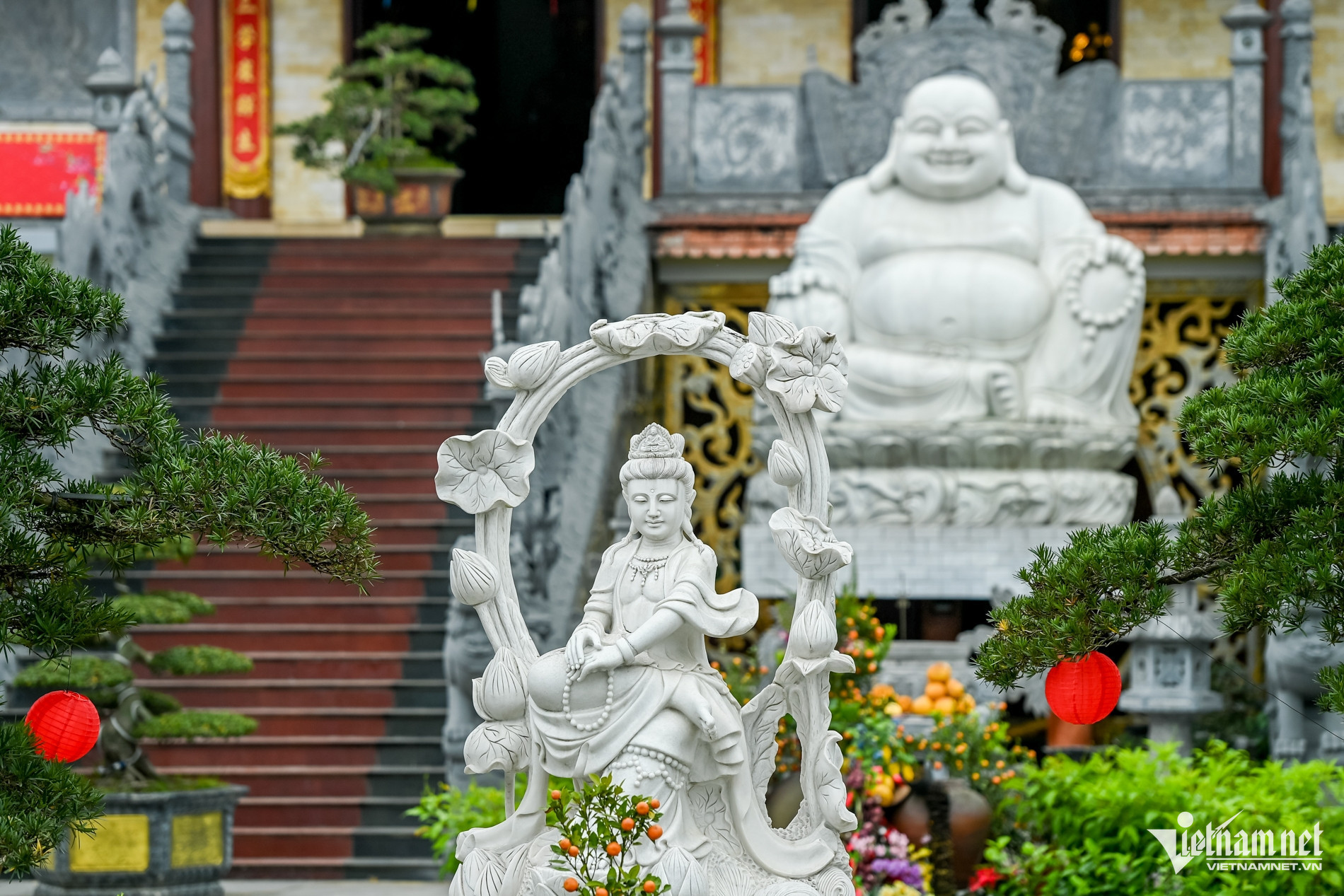 vietnam pagoda3.jpg