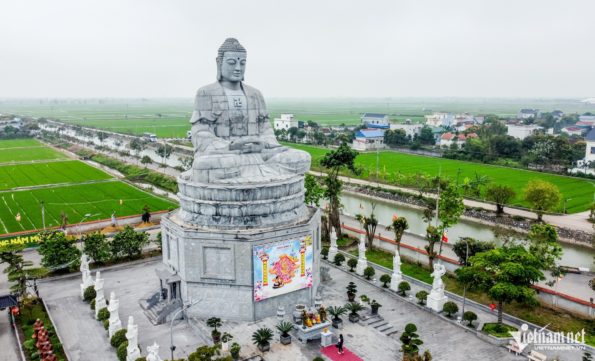 vietnam pagoda4.jpg
