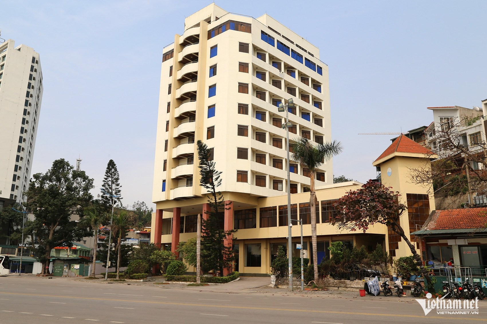 ha long hotel.jpg