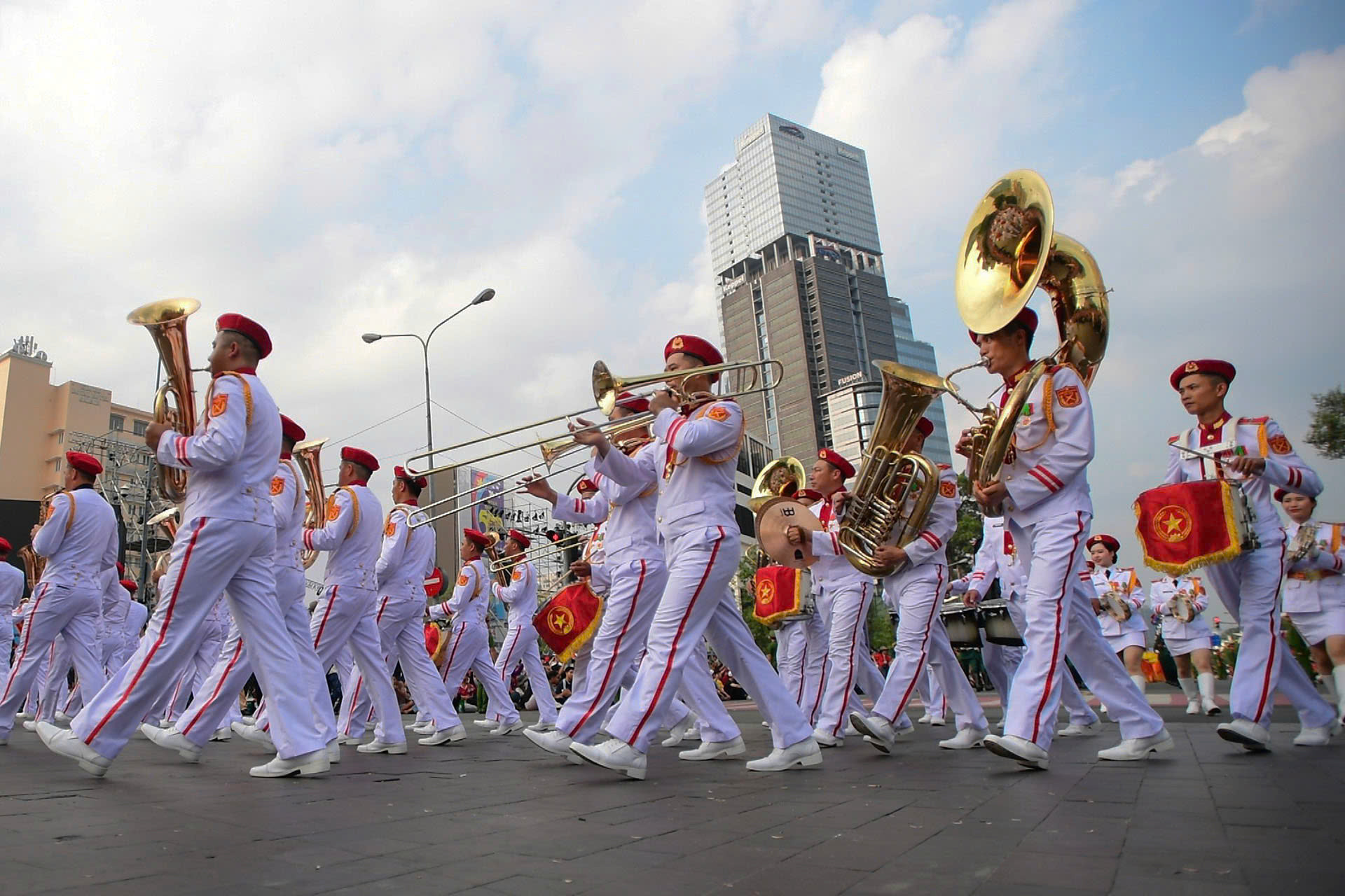 diễu binh kèn 2.jpg