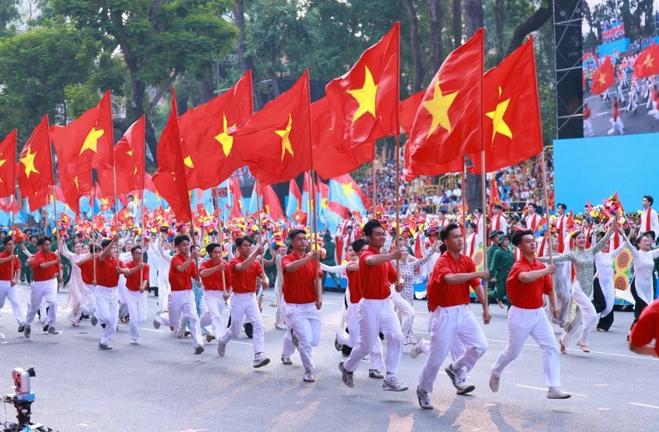 Foreign ambassadors congratulate VN achievements after 50 years of reunification