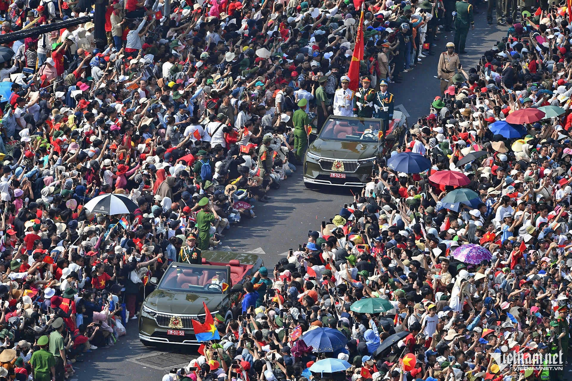 Grand celebration marks 50 years of national reunification