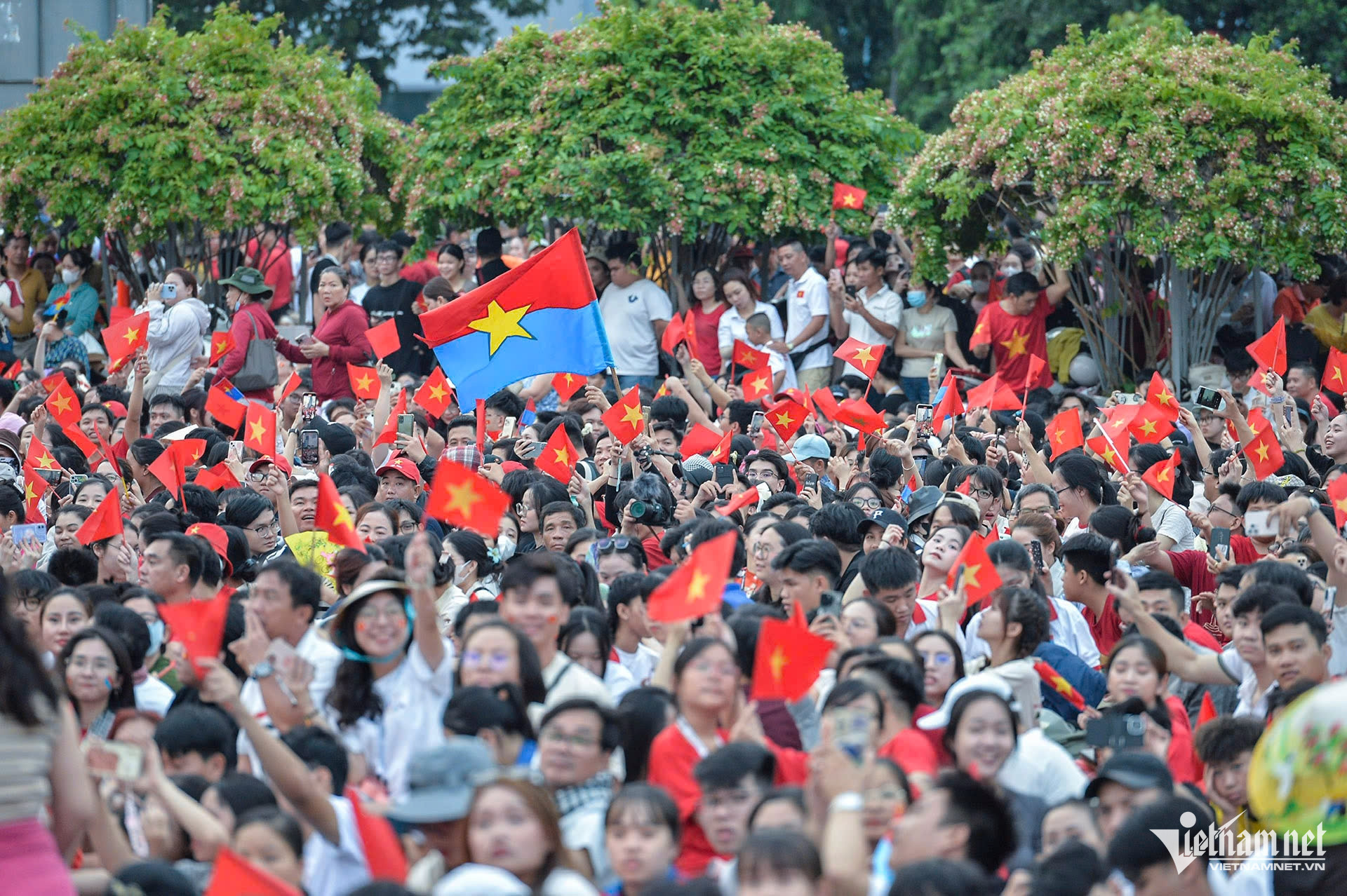 W-tắc nghẽn 1.jpg