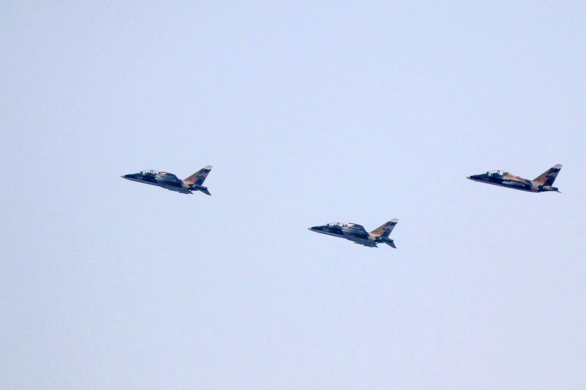 máy bay tiêm kích.jpg