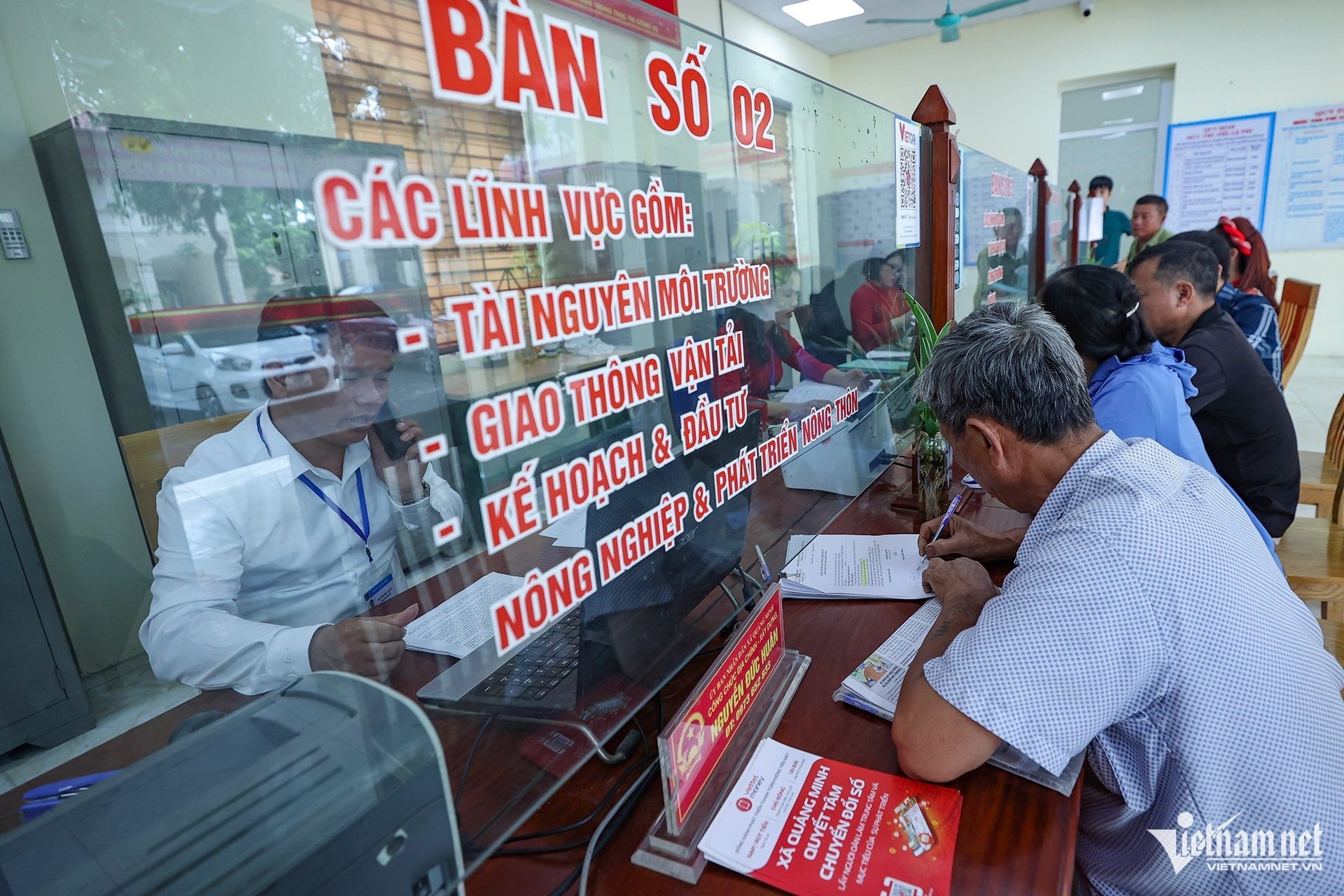 Nearly 37% of commune officials recruited through exams