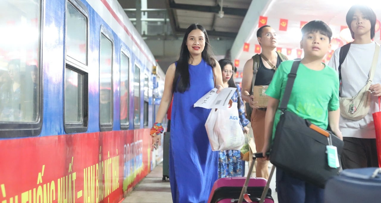 Two North-South Trains set for symbolic meeting in Da Nang