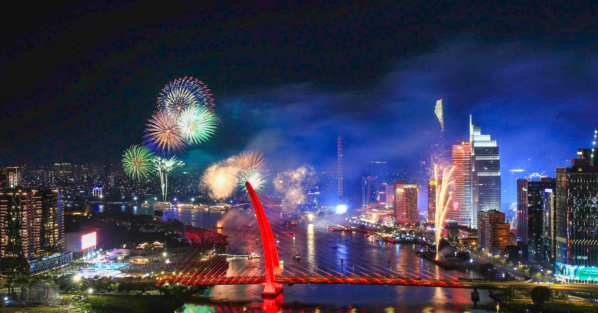 Unprecedented fireworks across 30 sites awe millions in Vietnam