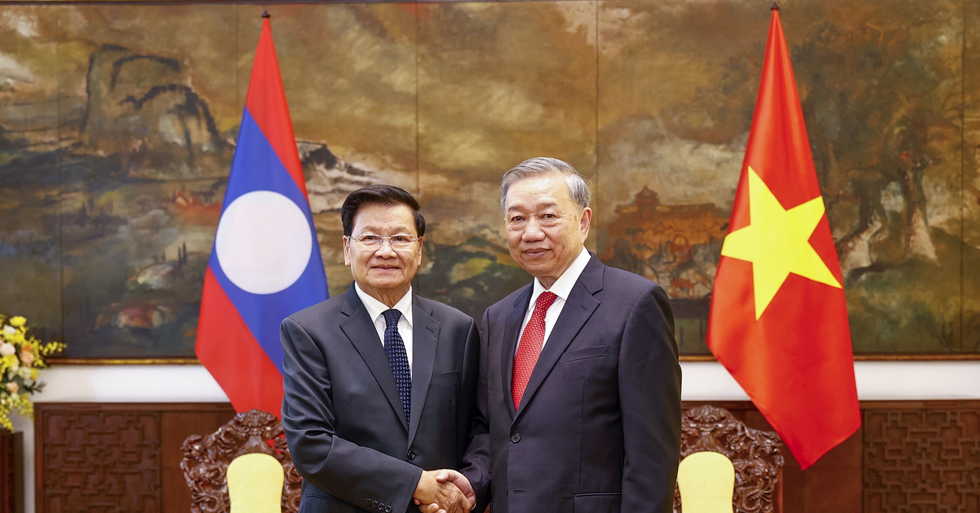 Vietnam invites Lao leader to attend 80th National Day in Hanoi