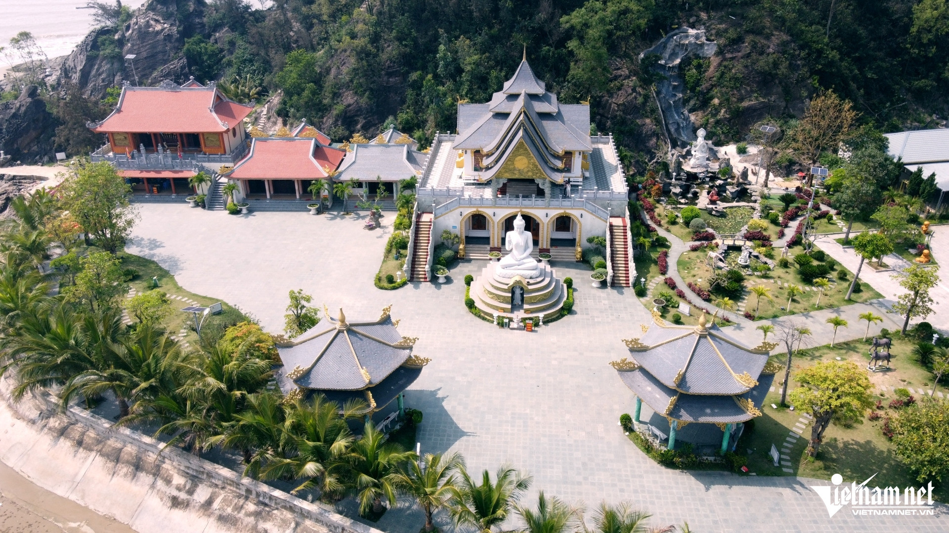 vietnam pagoda1.jpg
