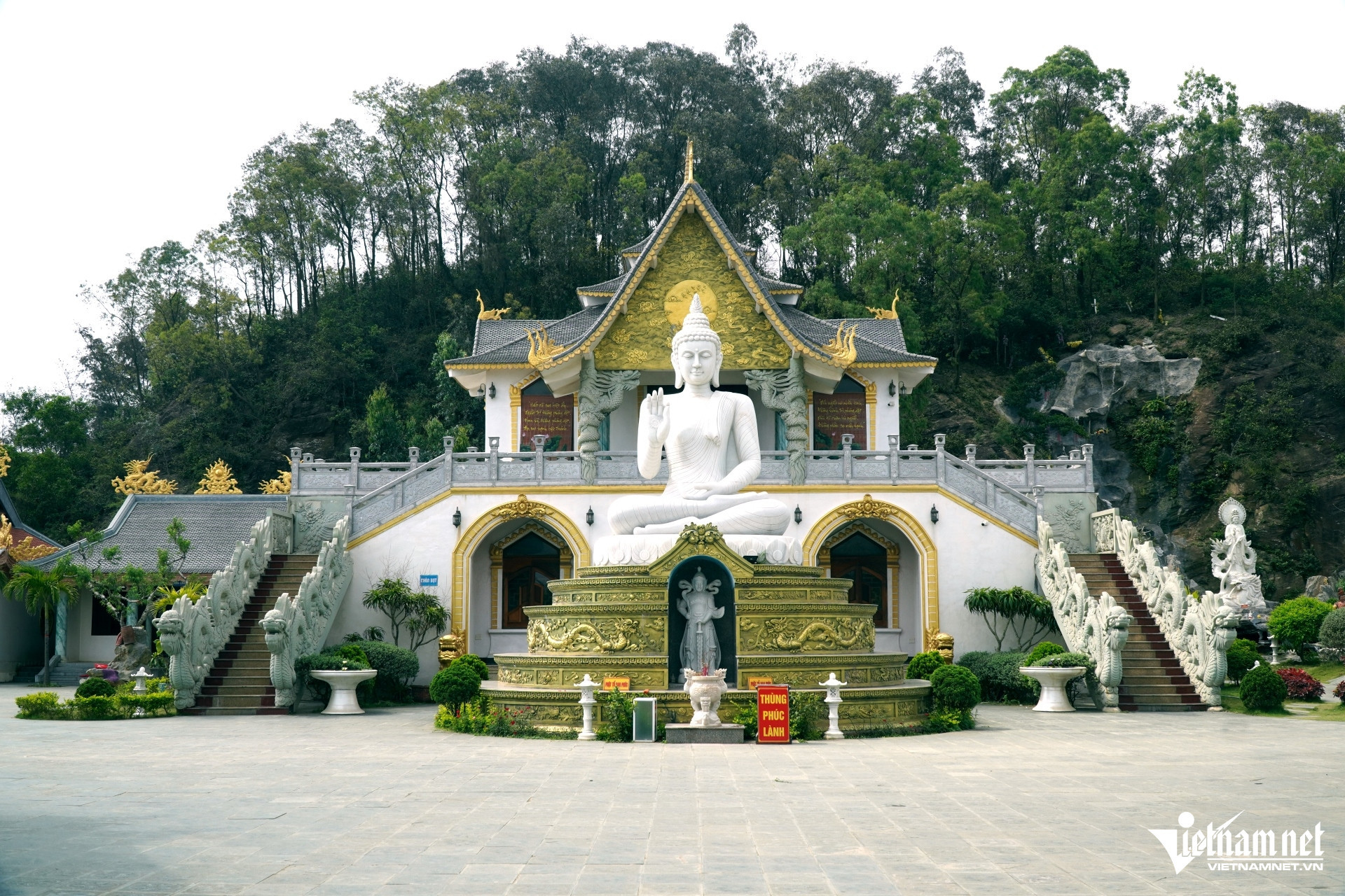 vietnam pagoda4.jpg
