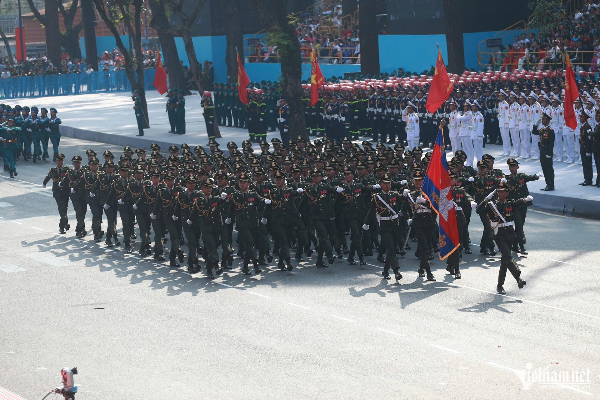 vietnam parade10.jpg