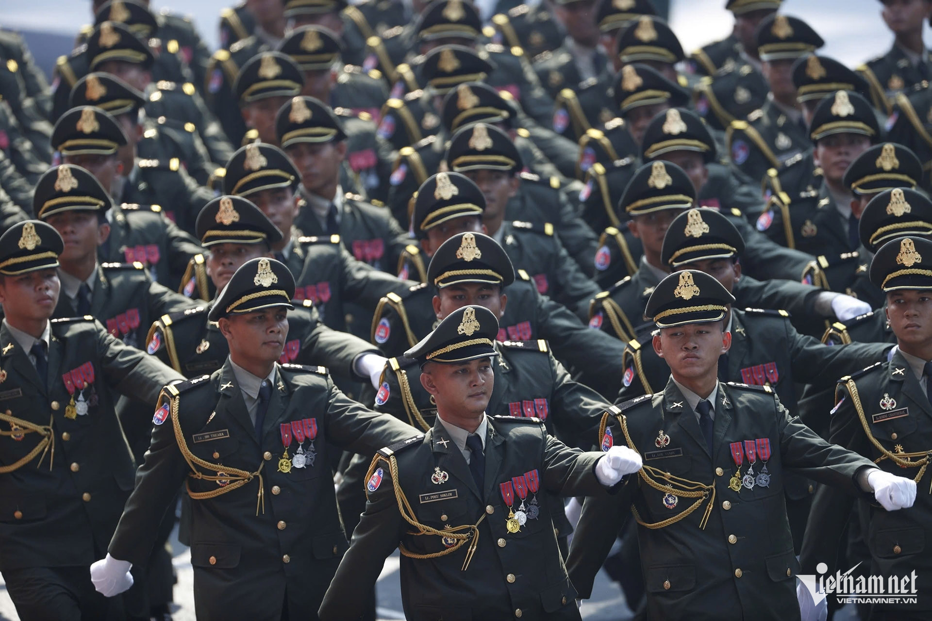 vietnam parade11.jpg