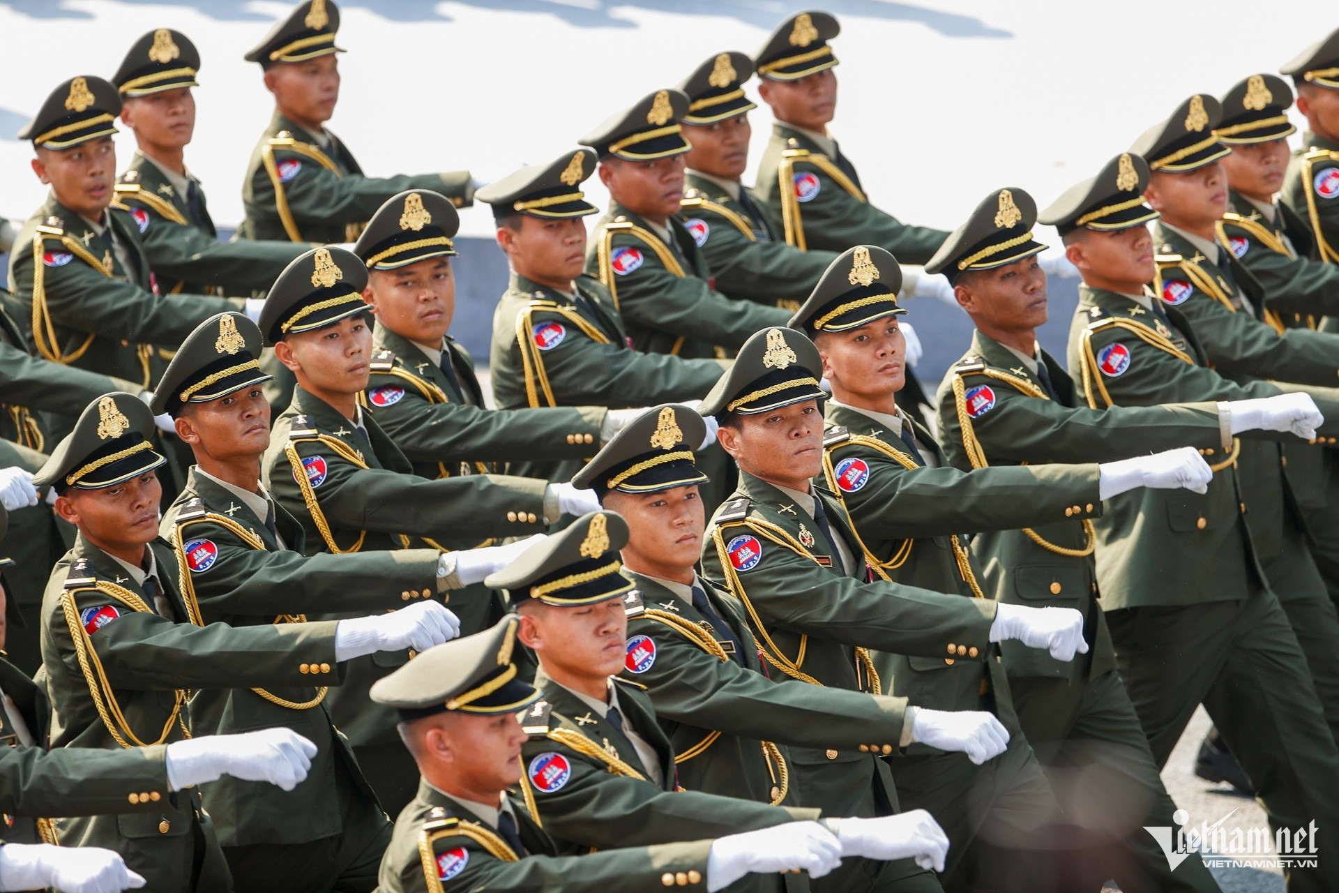 vietnam parade13.jpg