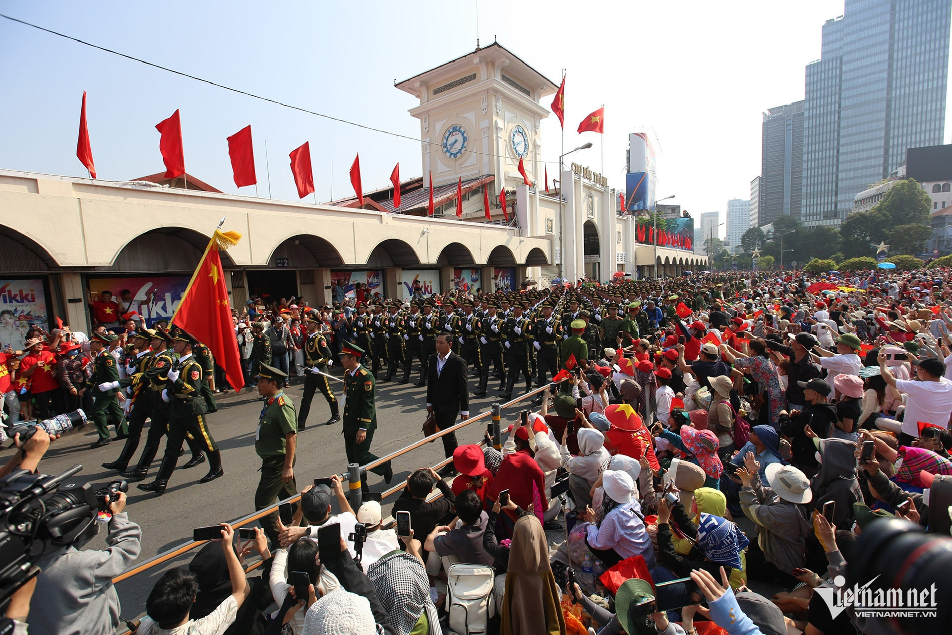 vietnam parade5.jpg