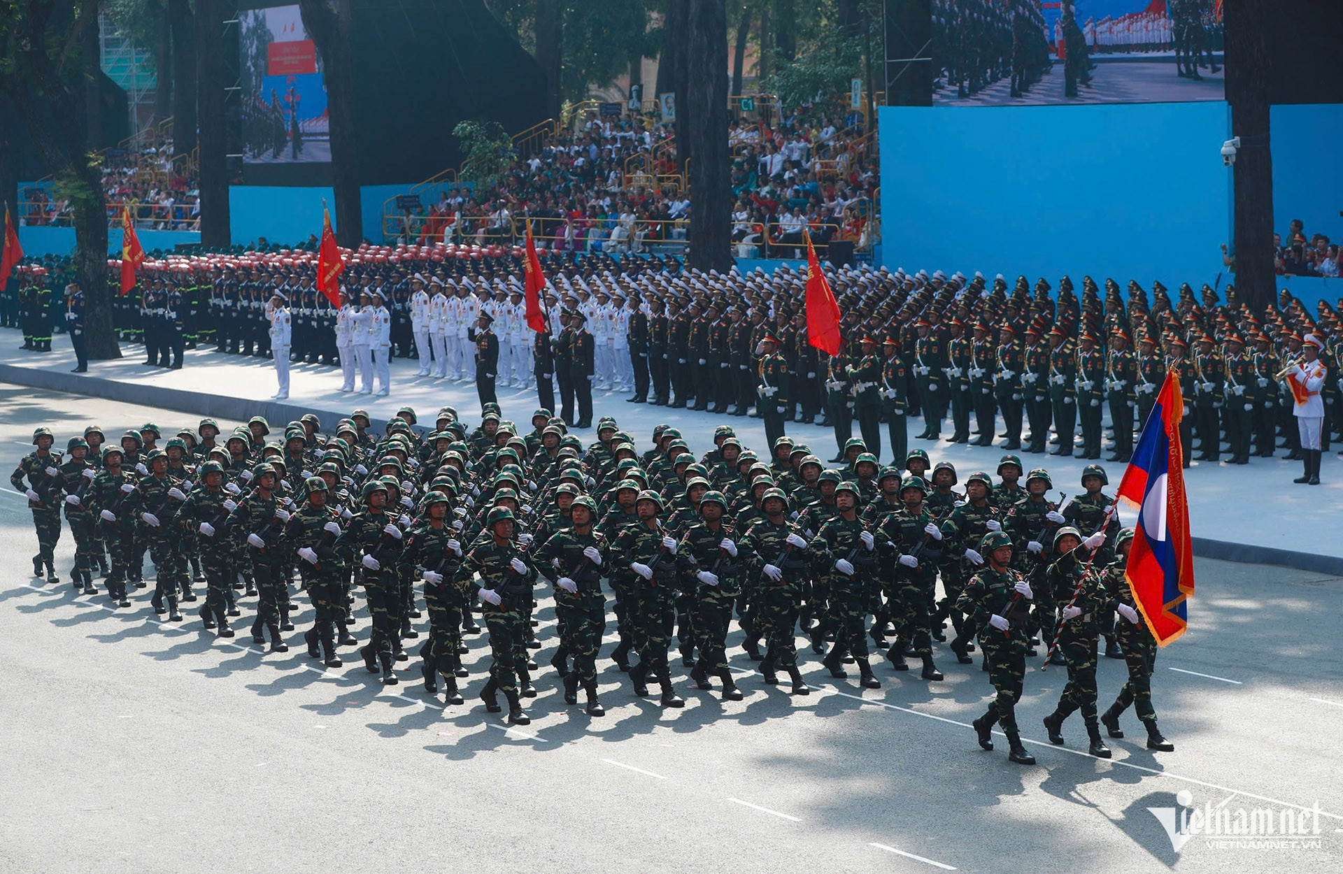 vietnam parade6.jpg