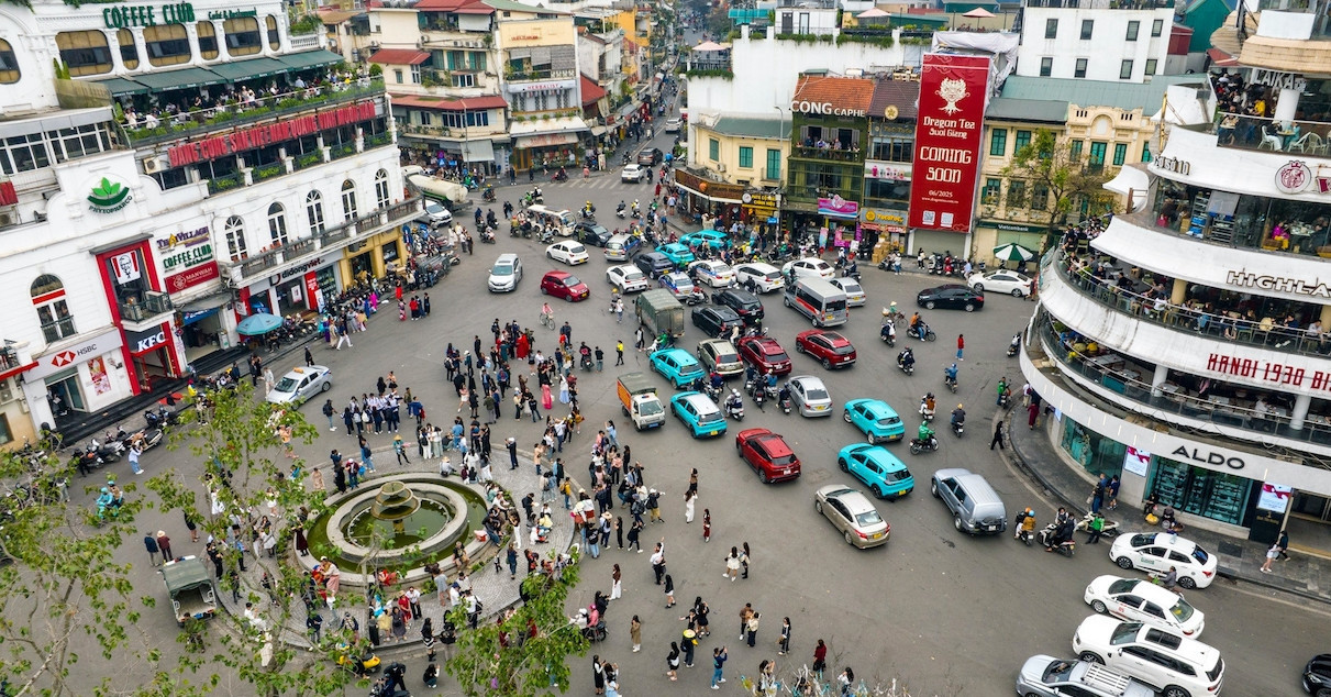 Hanoi extends walking street hours for Hung Kings and April 30 holidays