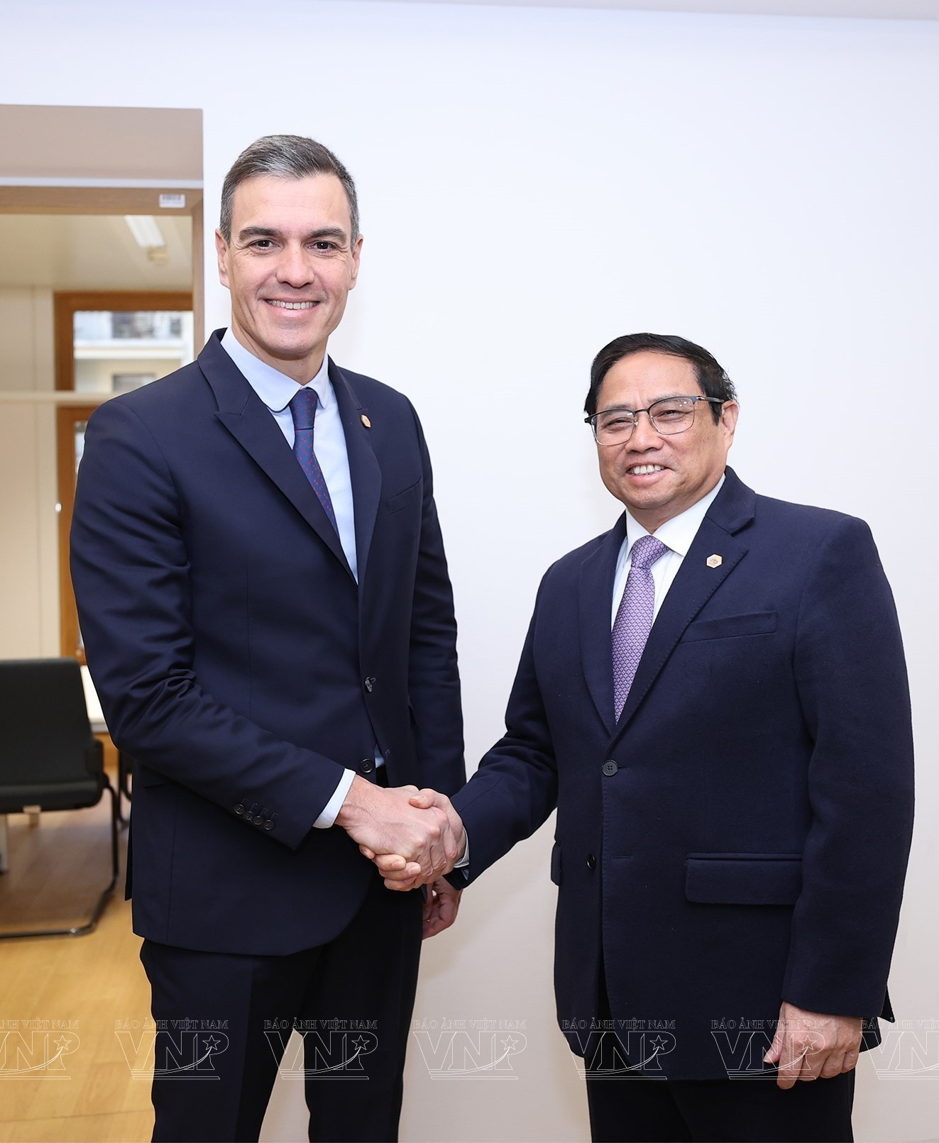 vna potal thu tuong pham minh chinh gap thu tuong tay ban nha pedro sanchez perez castejon 649261415 20 19 31.jpg