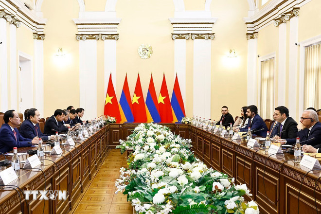 ttxvn-chu-tich-quoc-hoi-tran-thanh-man-hoi-dam-voi-chu-tich-quoc-hoi-armenia-alen-simonyan-0304-8.jpg