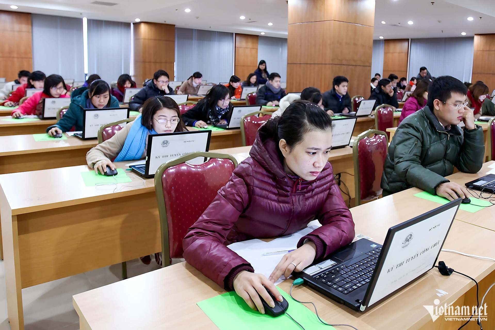 Competency exam needed to select commune civil servants