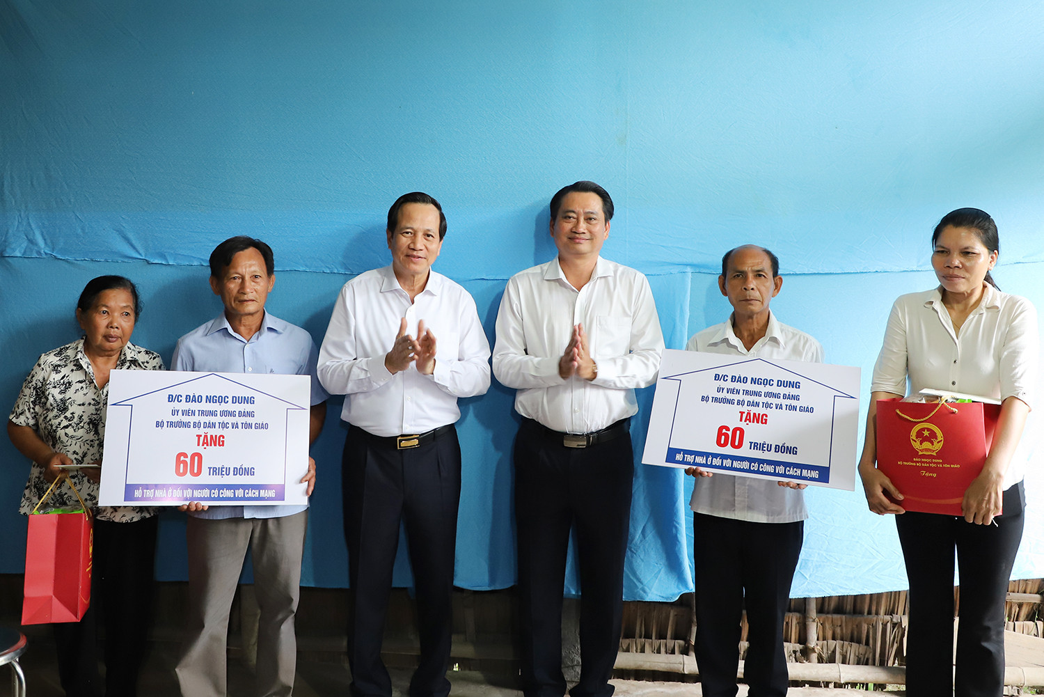 trao nhà Trà Vinh.jpg