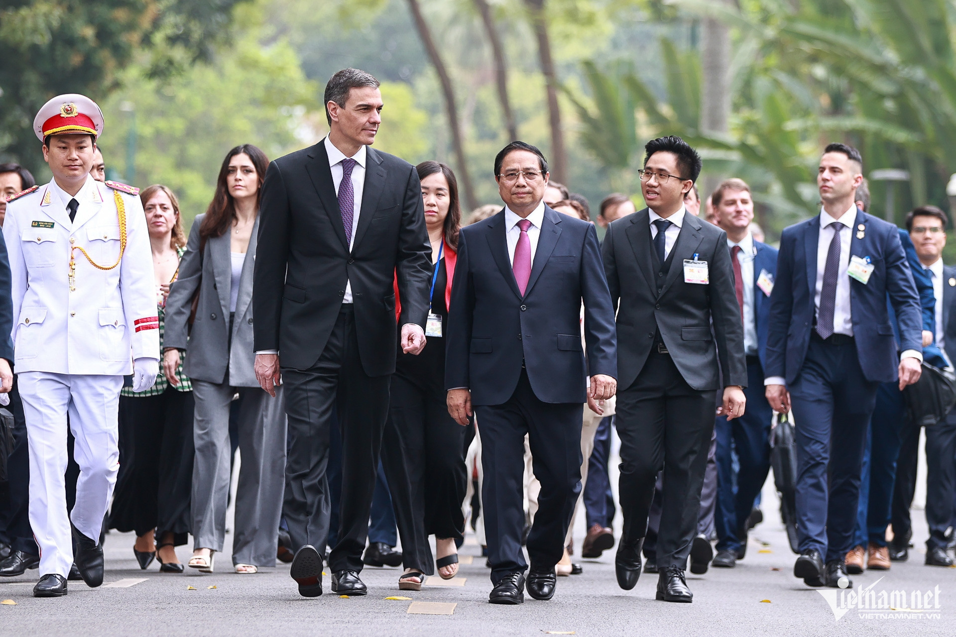 spanish pm in vietnam.jpg4.jpg