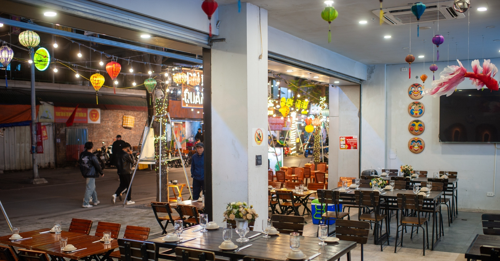 Hanoi noodle and pho shops hike prices by VND 5,000 amid rising costs
