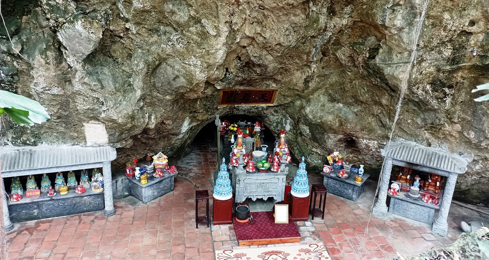 Ancient Hoa Lu cave guards bell with four mystical tones