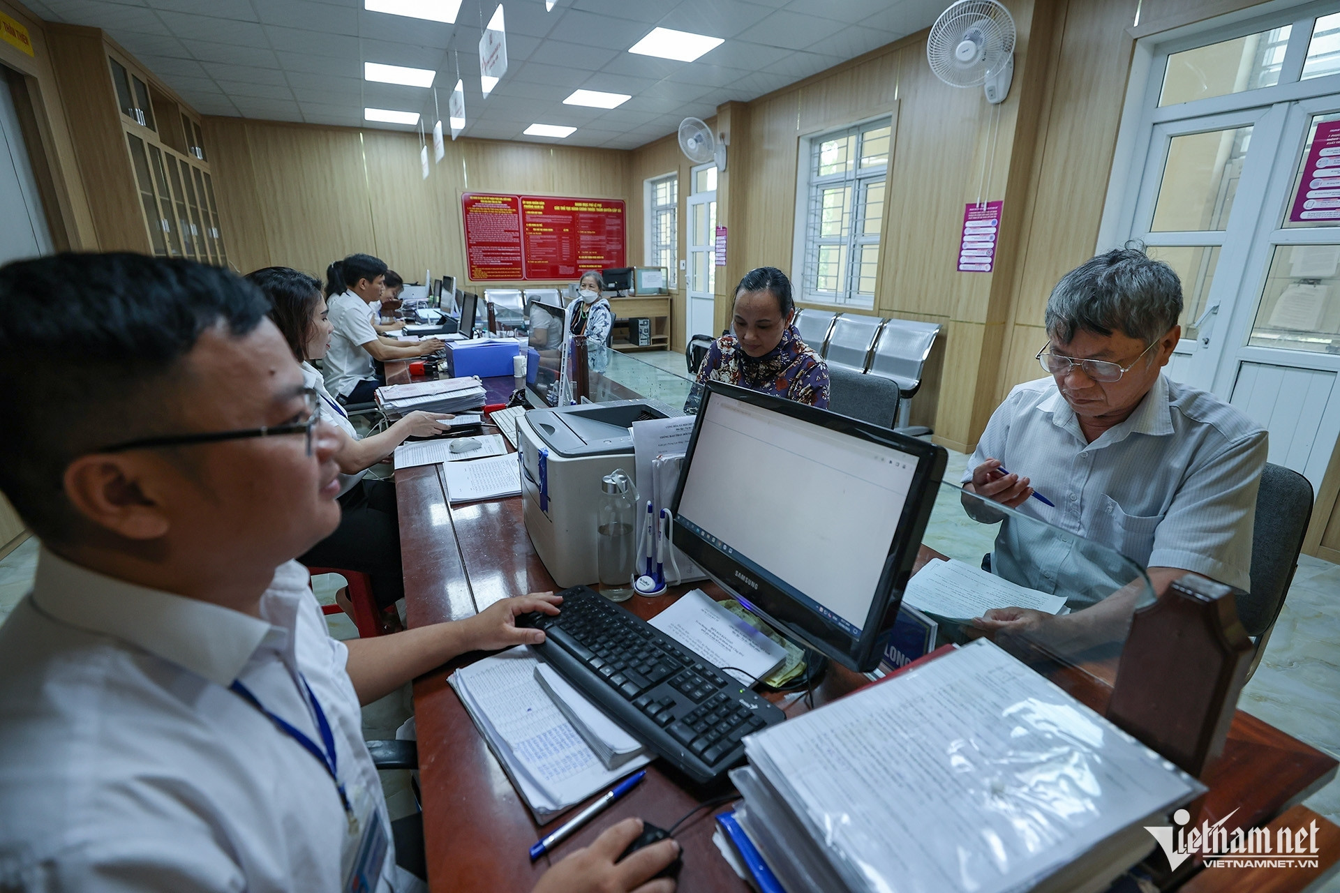 Commune-level civil servants must undergo standard recruitment procedures